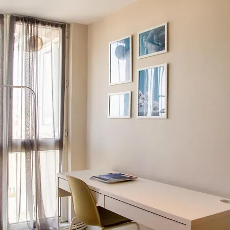 Sea View 3br Flat - Steps From Coast Road Apartman *