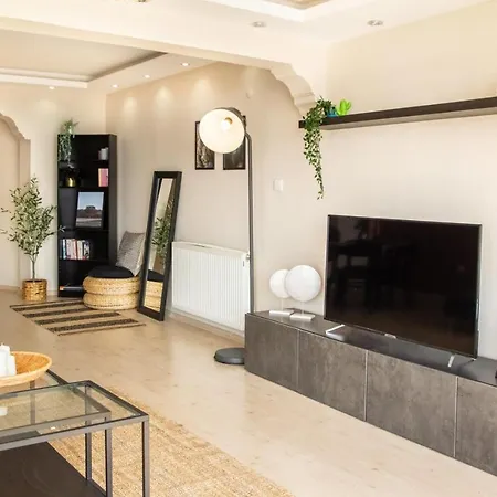 Sea View 3br Flat - Steps From Coast Road Apartman İzmir